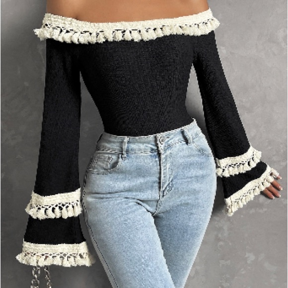 Off the Shoulder Flounce Style Sleeves - Picture 12 of 16